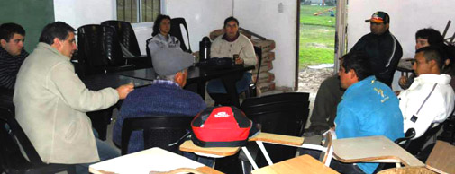 El secretario de Extensión se reunión con los vecinos de Villa Elvira