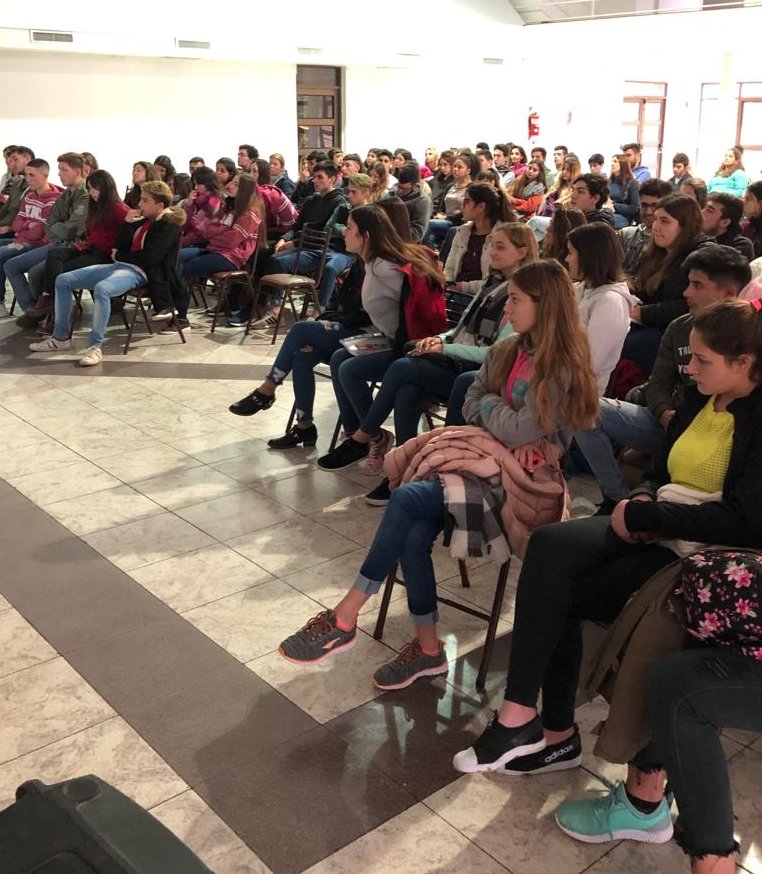 Charla de Ingeniería con alumnos en la Sociedad Rural de Brandsen