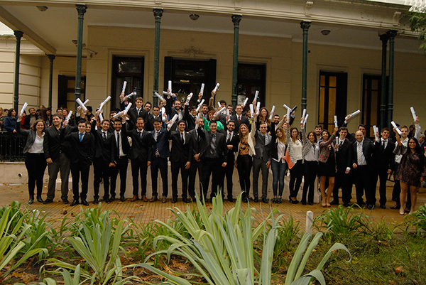 egresados acto academico 5/17 2ch