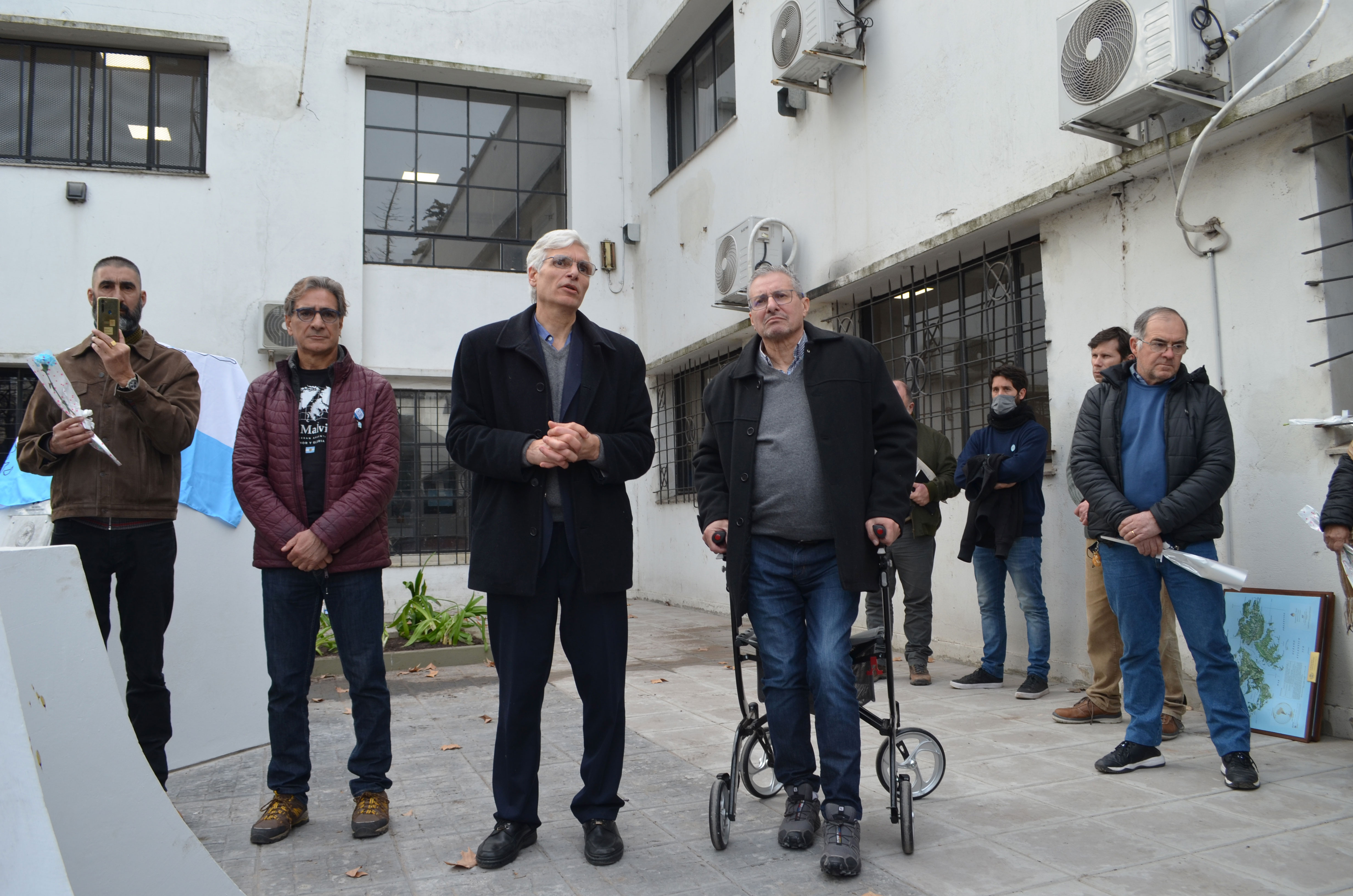 El-decano-de-Ingeniería-y-director-del-Instituto-Malvinas,-Marcos-Actis-encabezó-el-acto.