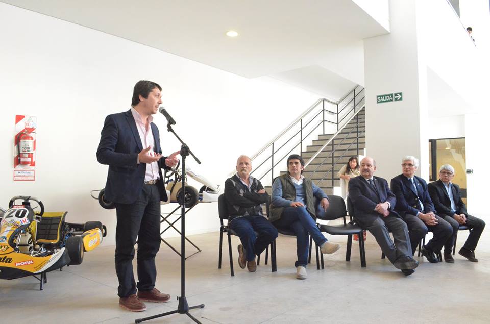 El Decano de la Facultad de Ingeniería, Ing. Horacio Frene