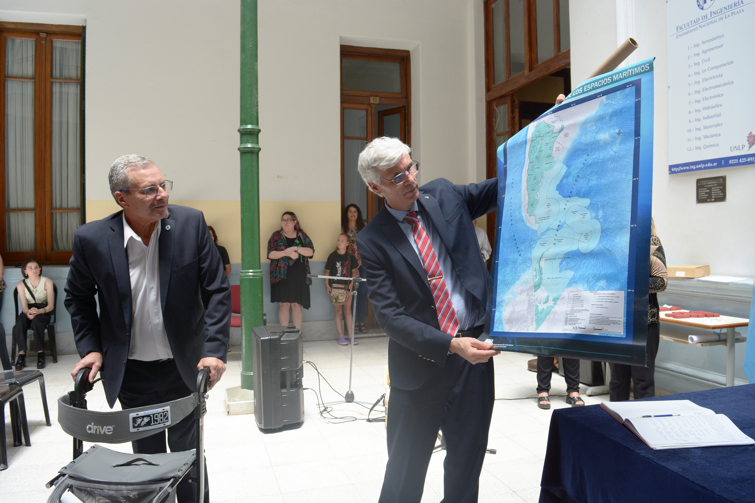 Ingeniería reconoció la trayectoria de docentes y nodocentes 12