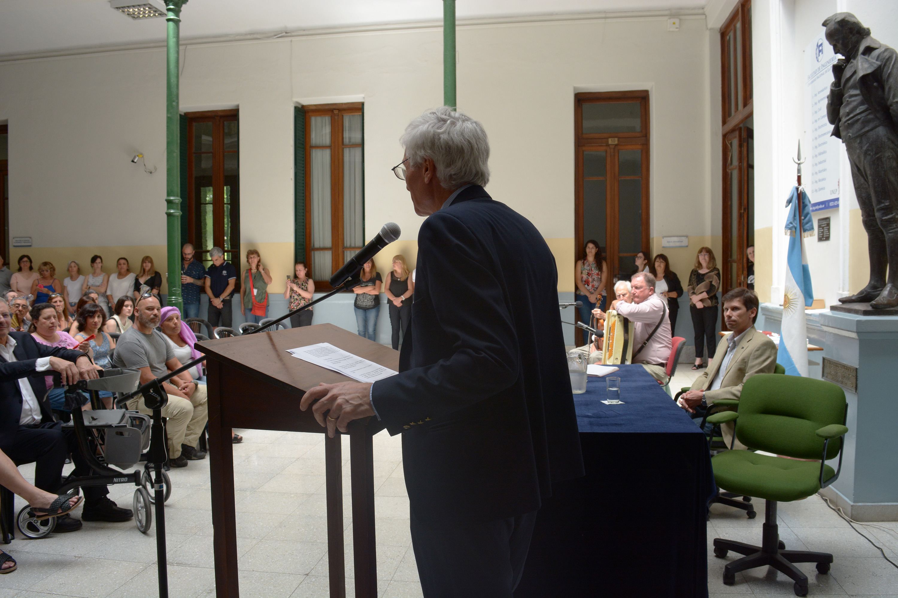 Ingeniería reconoció la trayectoria de docentes y nodocentes 3