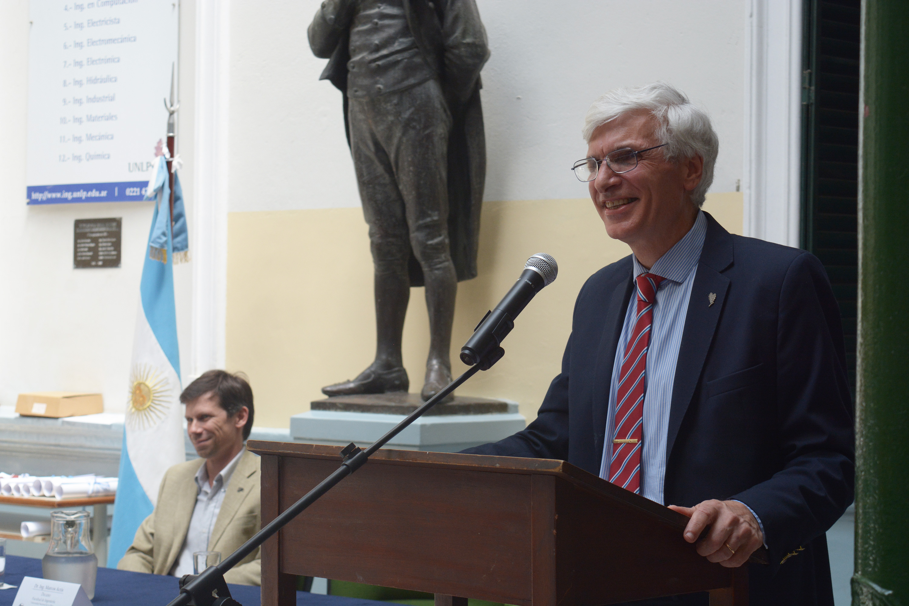 Ingeniería reconoció la trayectoria de docentes y nodocentes 5