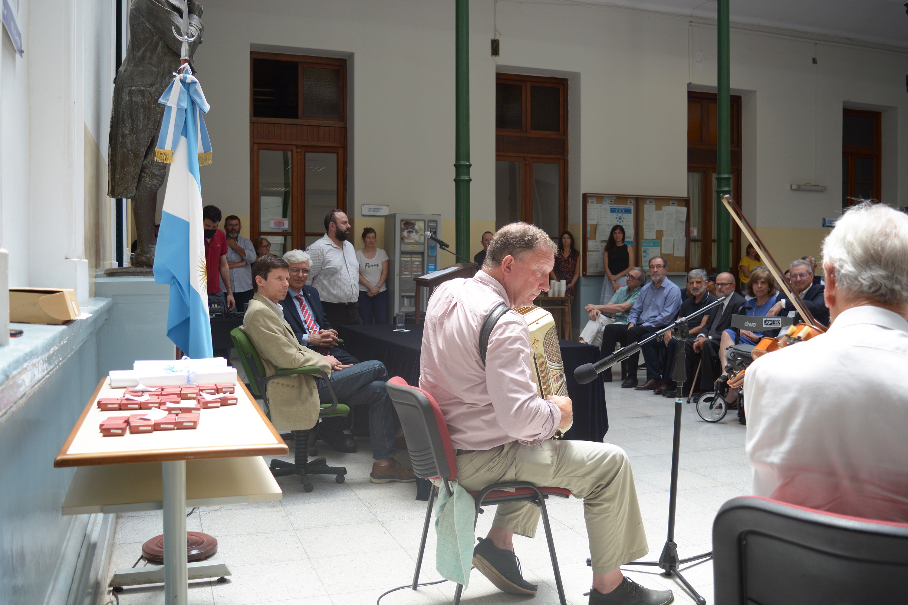 Ingeniería reconoció la trayectoria de docentes y nodocentes 7