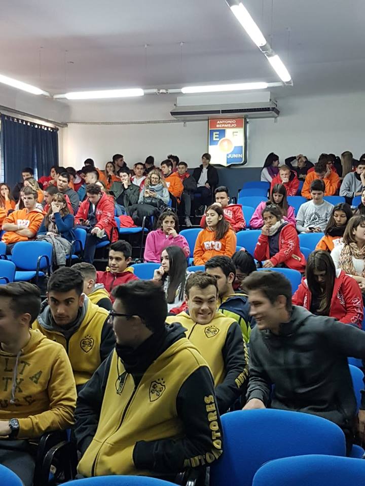 Ingeniería visitó una escuela secundaria de Junín 3