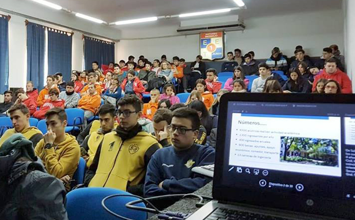 Ingeniería visitó una escuela secundaria de Junín Ingeniería visitó una escuela secundaria de Junín