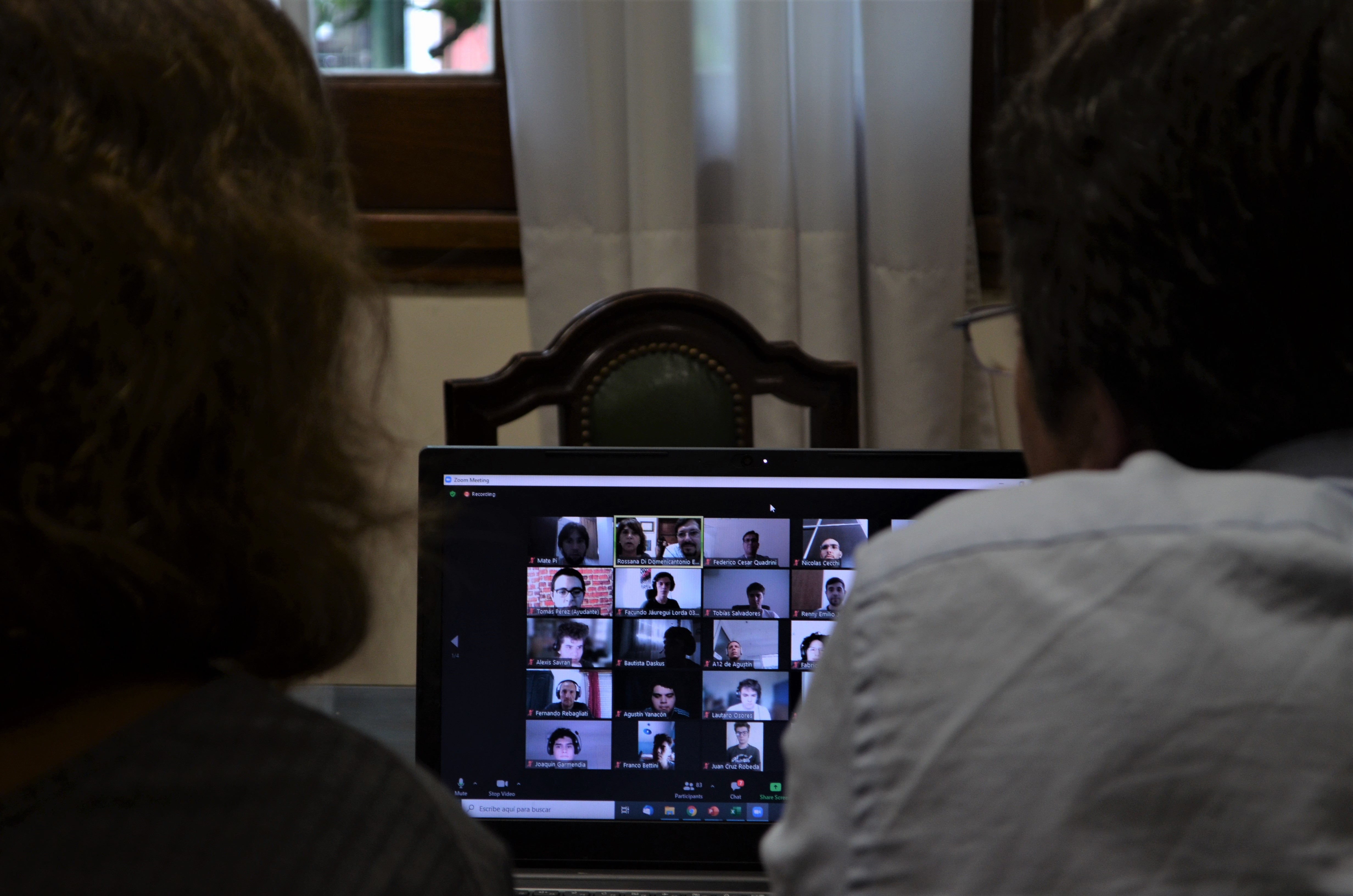 La cursada se realiza con modalidad a distancia y los exámenes serán presenciales.