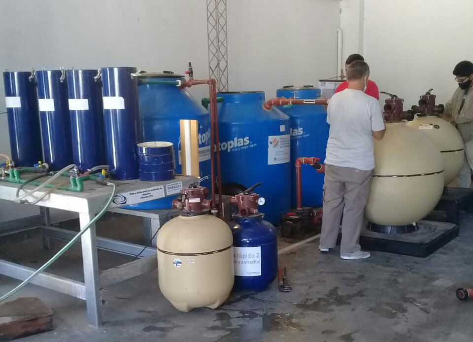 Mediciones en la planta de tratamiento de agua en Verónica