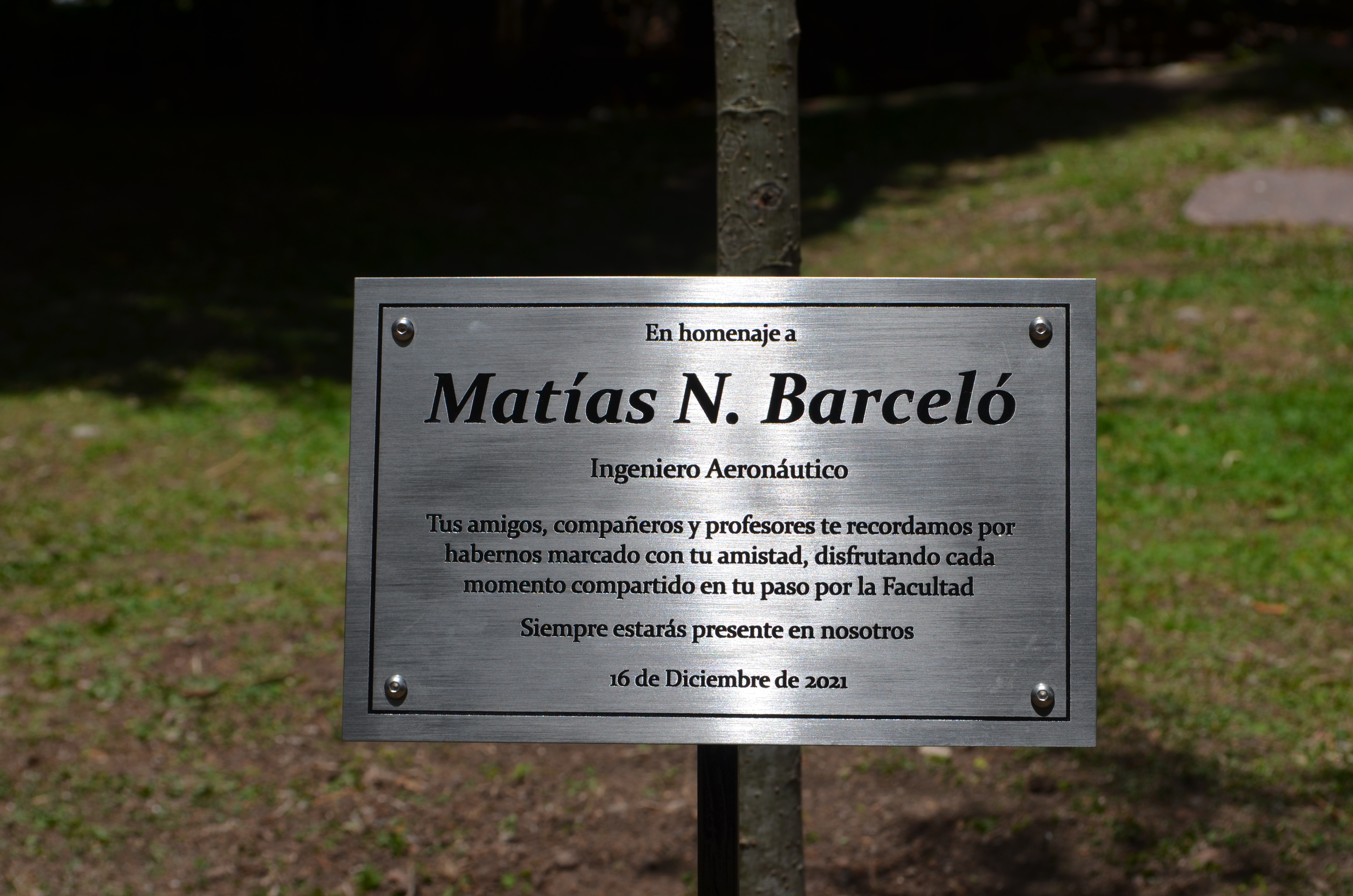 Placa recordatoria en homenaje a Matías Barceló.