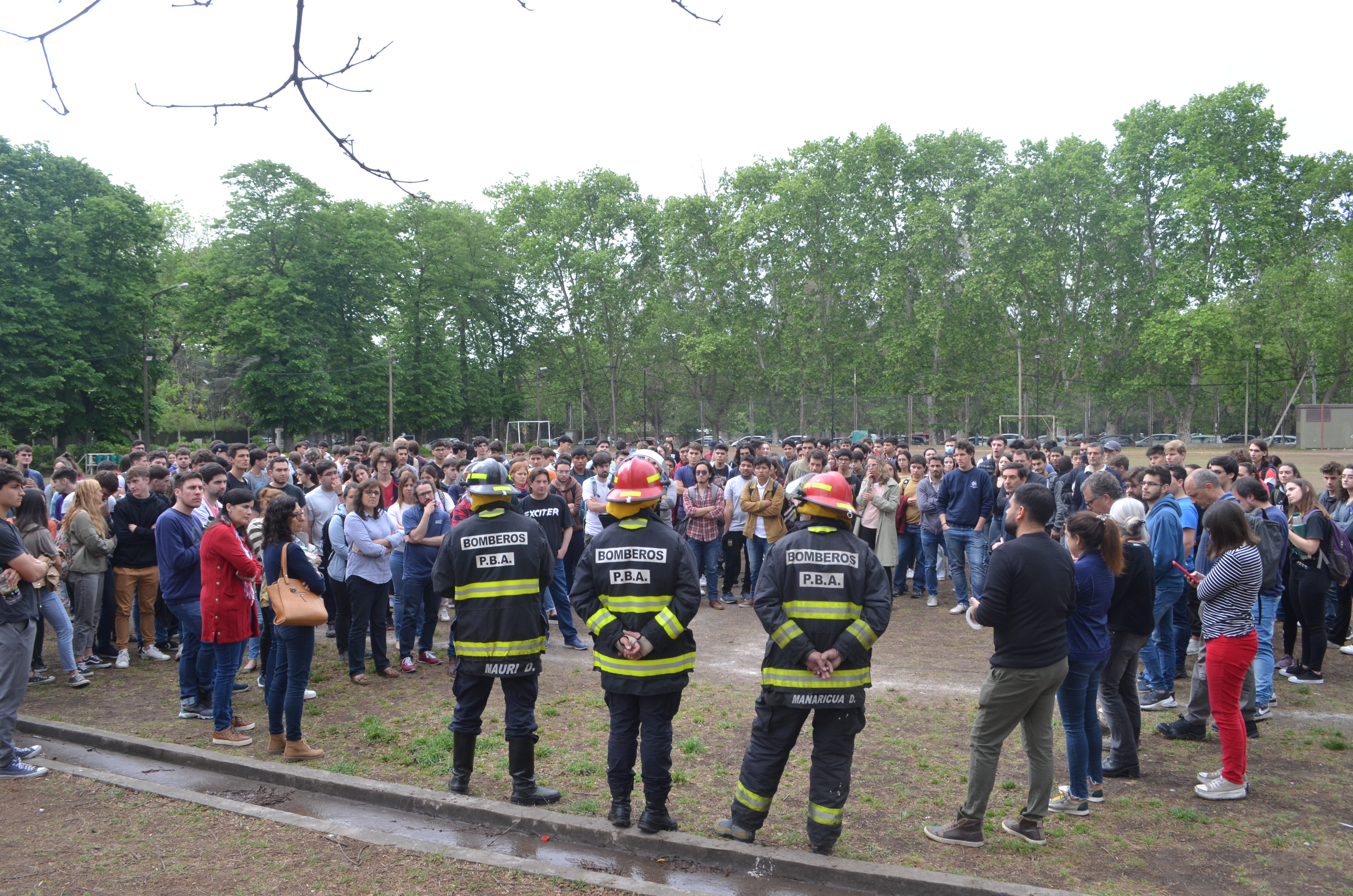 simulacro con participación de bomberos 10