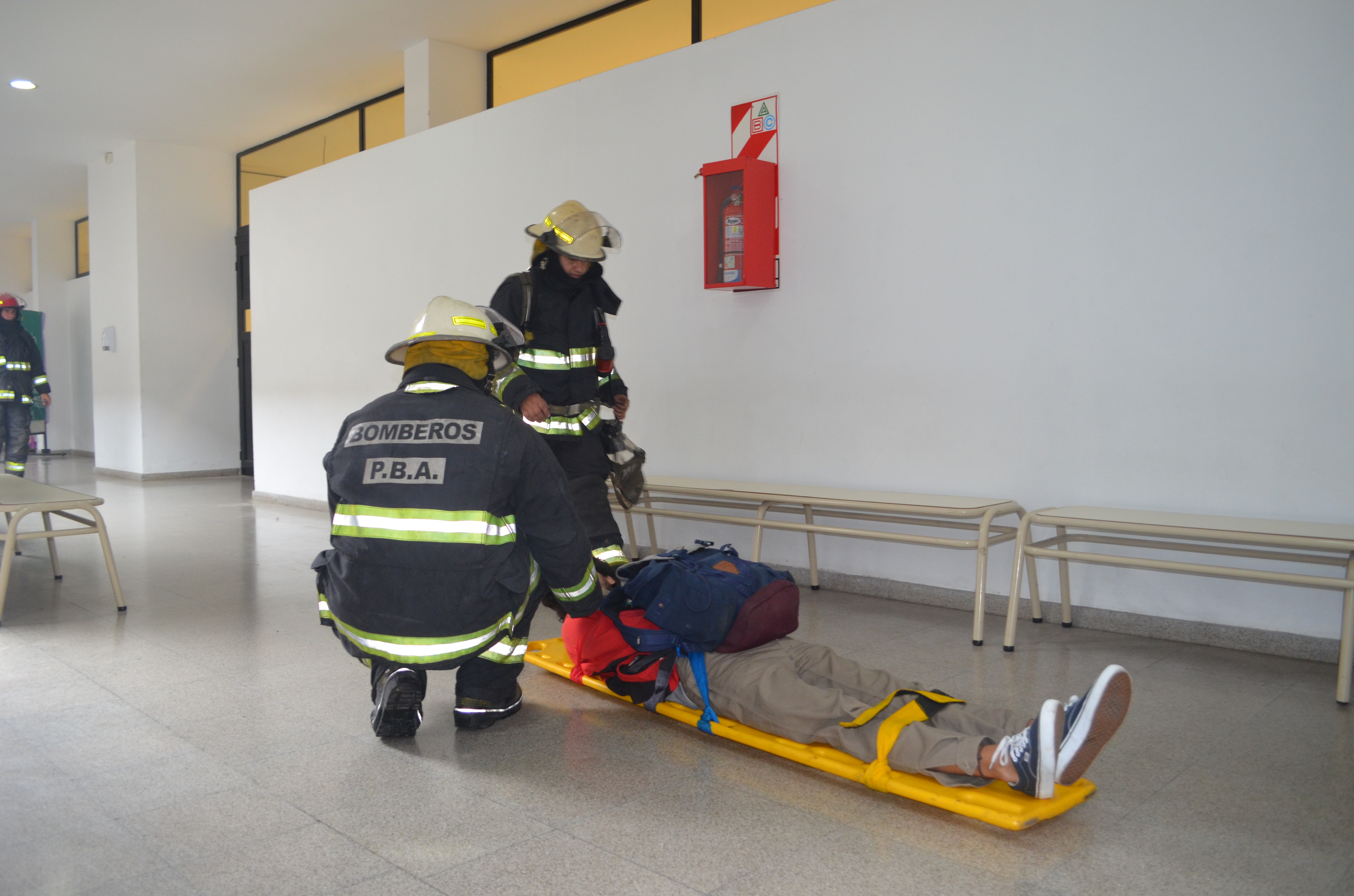 simulacro con participación de bomberos 14
