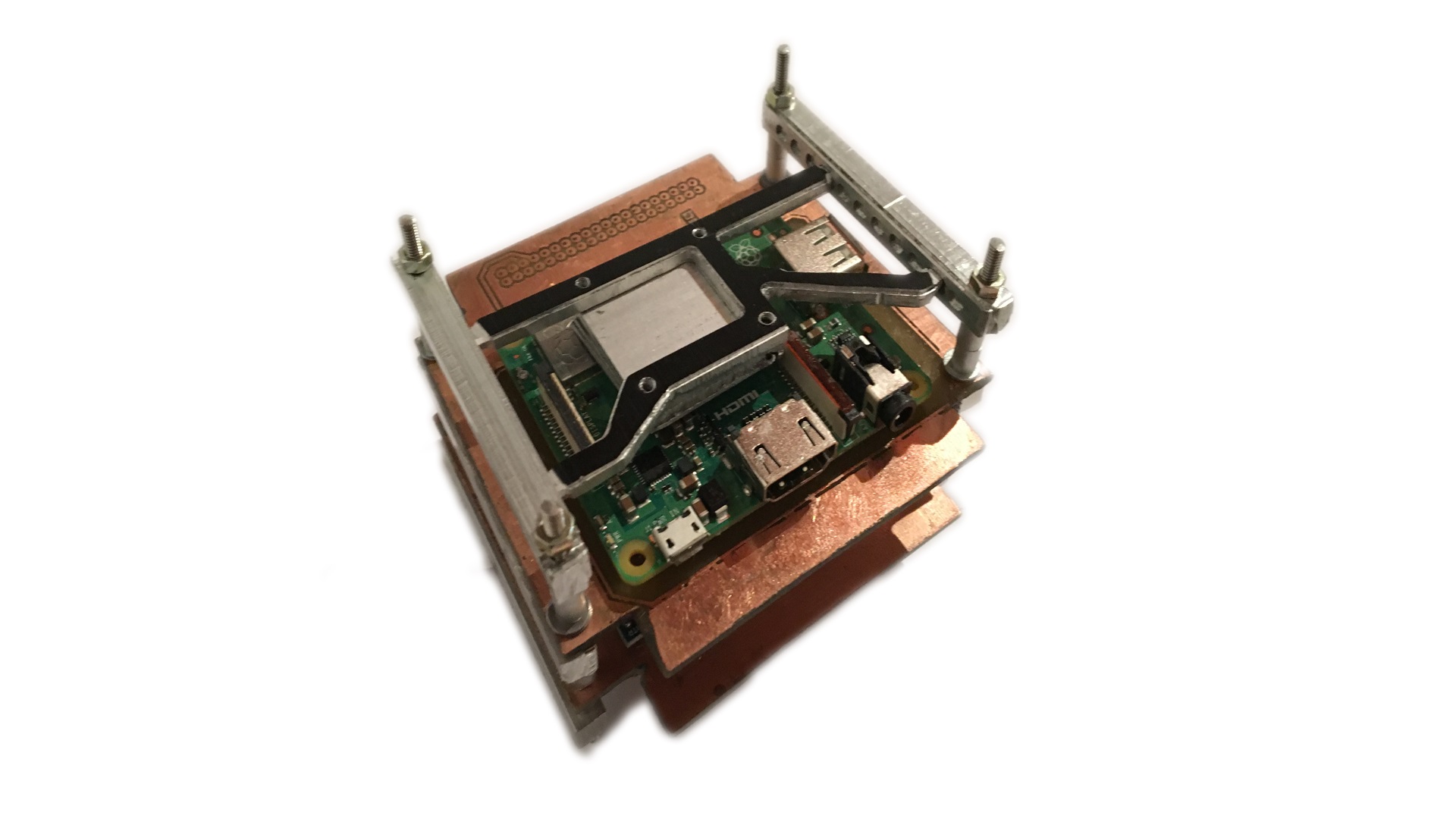 Vista superior del primer prototipo desarrollado por los alumnos donde, en su interior, está el escudo protector.